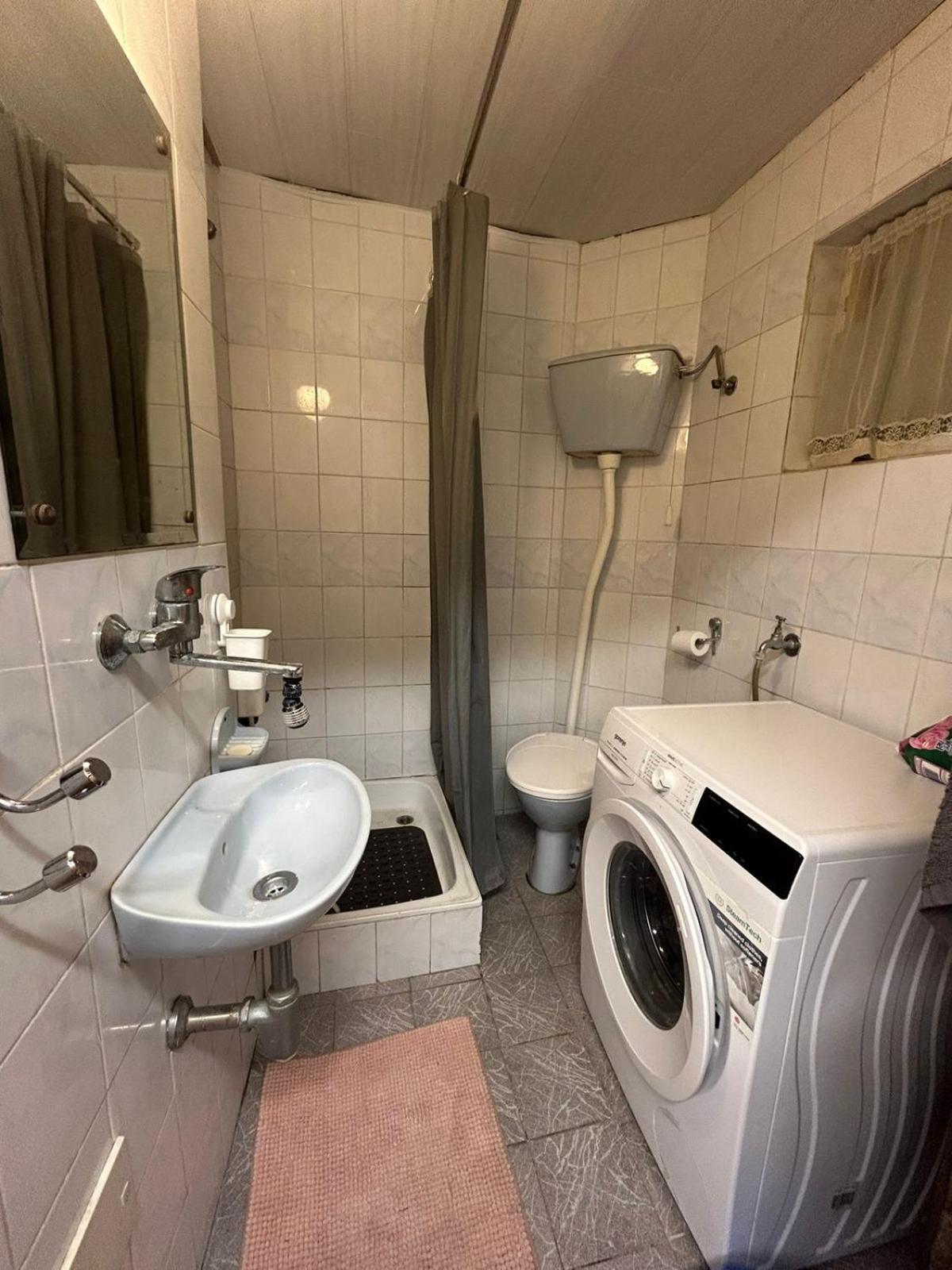 Private Apartament With Shared Bathroom Belgrado Buitenkant foto